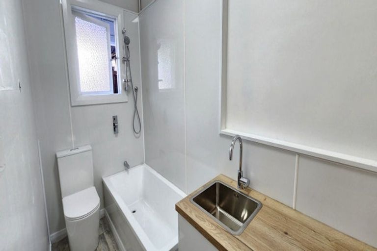 Photo of property in Devonport Apartments, 25/127 Saint Aubyn Street, New Plymouth, 4310