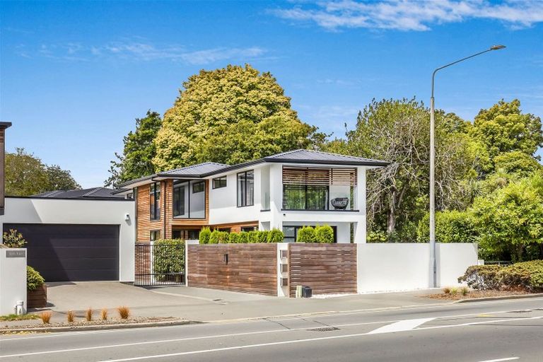 Photo of property in 62 Straven Road, Fendalton, Christchurch, 8014