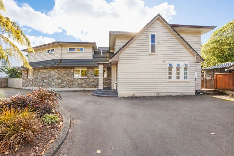 Photo of property in 43 Te Awe Awe Street, Hokowhitu, Palmerston North, 4410