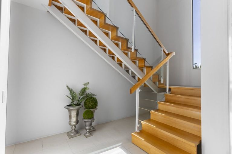 Photo of property in 11 Icarus Place, Half Moon Bay, Auckland, 2012