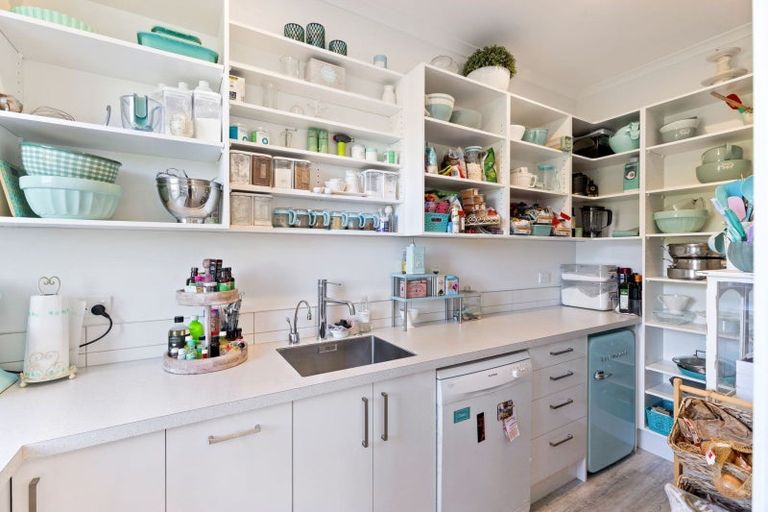 Photo of property in 51 Coutts Way, Fitzherbert, Palmerston North, 4410