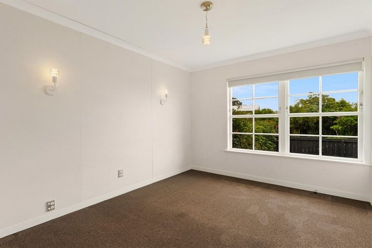 Photo of property in 33b Gill Avenue, Te Atatu Peninsula, Auckland, 0610