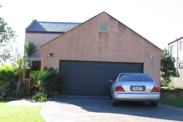 Photo of property in 11 View Ridge Drive, Ranui, Auckland, 0612