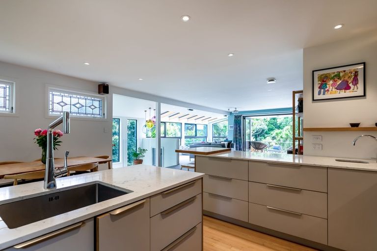 Photo of property in 9 Raroa Terrace, Waiatarua, Auckland, 0604