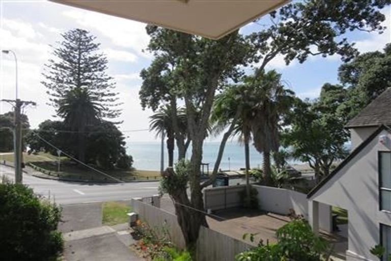 Photo of property in 482 Beach Road, Murrays Bay, Auckland, 0630