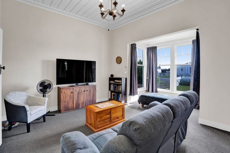Photo of property in 120 Manawapou Road, Hawera, 4610