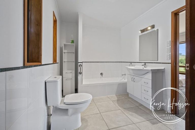 Photo of property in 87 Hurndall Street East, Maungaturoto, 0520