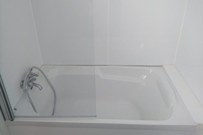 Photo of property in 1 George Street, Clinton, 9534