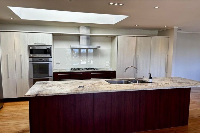 Photo of property in 28a Old Lake Road, Narrow Neck, Auckland, 0624