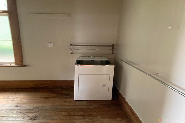 Photo of property in 52 Timaru Road, Waimate, 7924