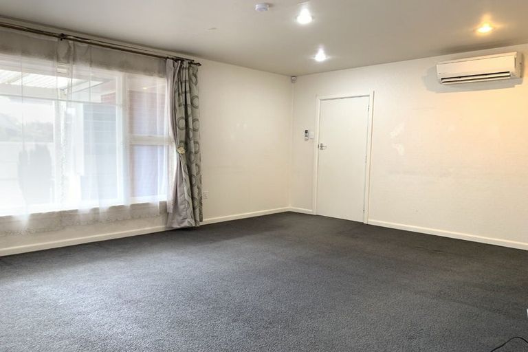 Photo of property in 207 Memorial Avenue, Burnside, Christchurch, 8053
