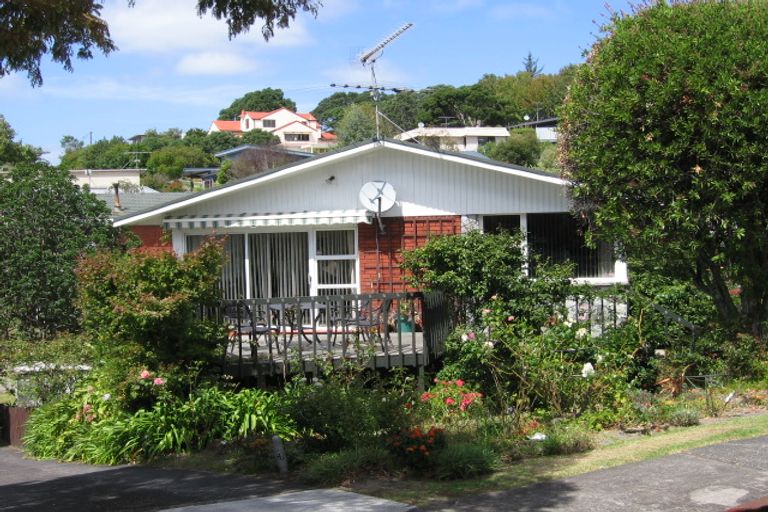 Photo of property in 5 Chevron Place, Castor Bay, Auckland, 0620