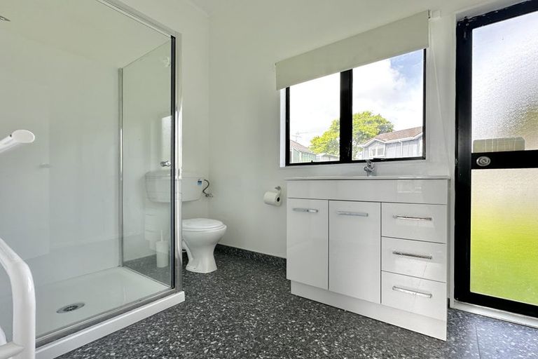 Photo of property in 2/44 Darren Crescent, Half Moon Bay, Auckland, 2012
