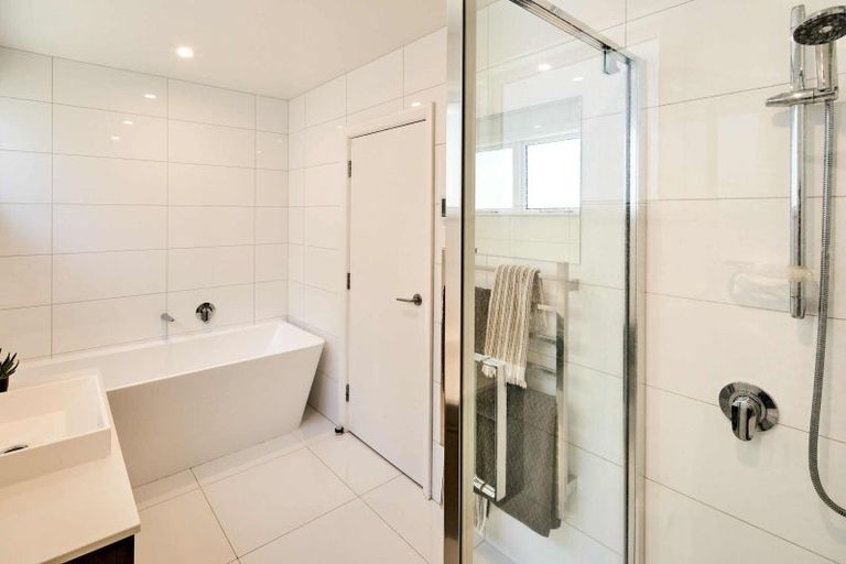 Photo of property in 2 Huia Road, Days Bay, Lower Hutt, 5013