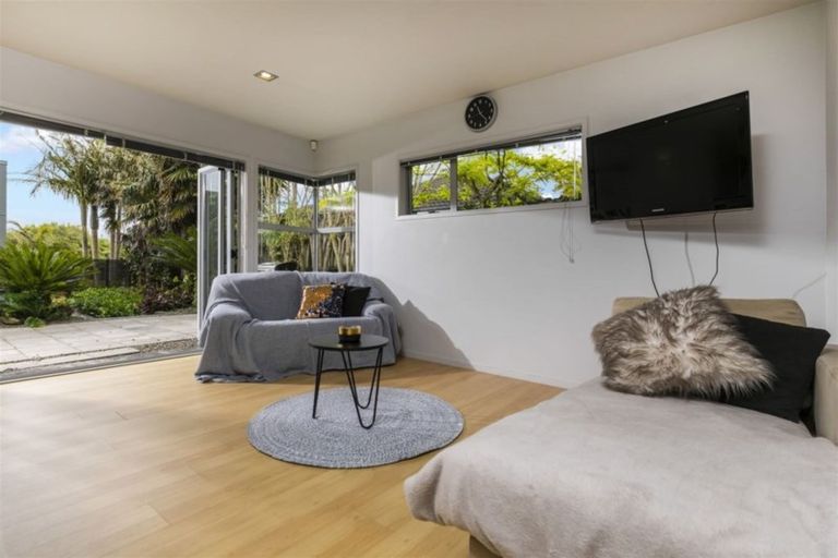 Photo of property in 8 Roy Maloney Drive, Henderson, Auckland, 0612