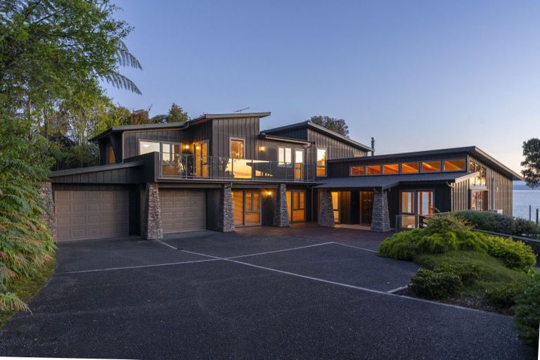 Photo of property in 47 Whakamoenga Point, Acacia Bay, Taupo, 3385