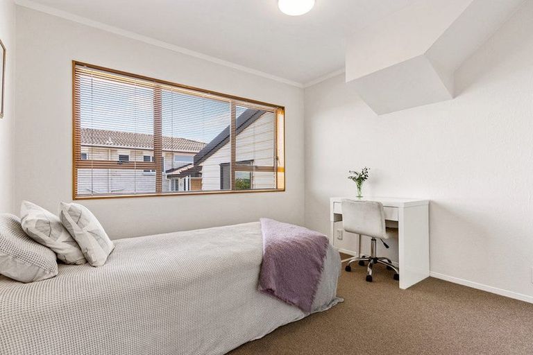 Photo of property in 8 Pounamu Place, Shelly Park, Auckland, 2014