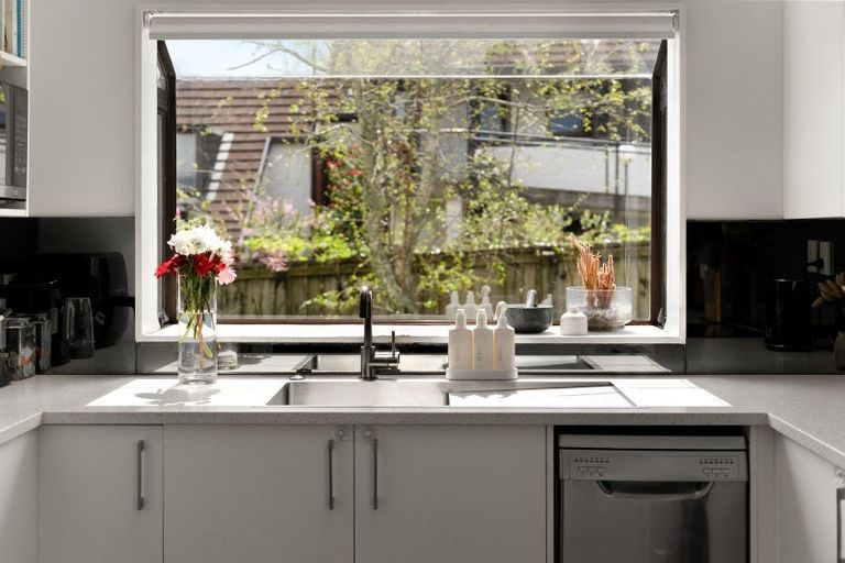 Photo of property in 80b Aviemore Drive, Highland Park, Auckland, 2010