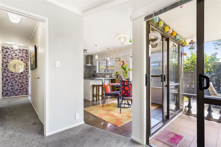 Photo of property in 3/133 Parrs Cross Road, Glen Eden, Auckland, 0612