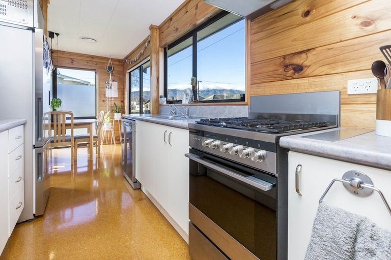 Photo of property in 3 Hazel Street, Ebdentown, Upper Hutt, 5018