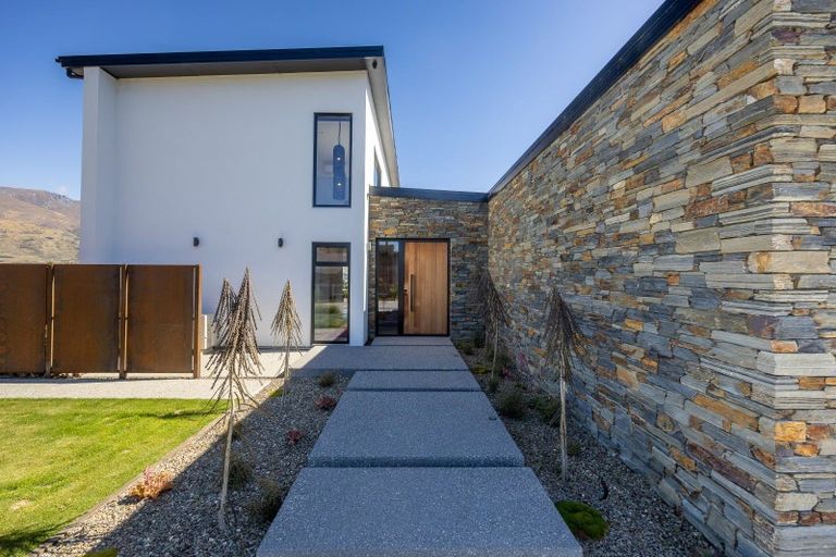 Photo of property in 2 Kotare Drive, Wanaka, 9305