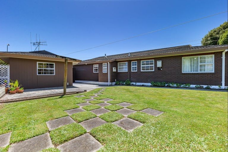 Photo of property in 2 Webb Avenue, Levin, 5510