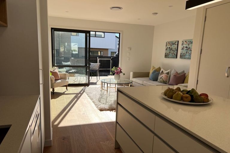 Photo of property in 11b Rangeview Road, Sunnyvale, Auckland, 0612