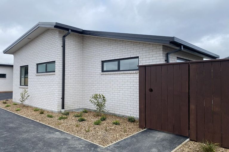 Photo of property in 92a Neill Street, Hornby, Christchurch, 8042