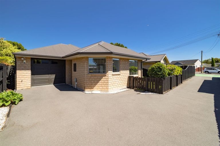 Photo of property in 2/61 Middlepark Road, Sockburn, Christchurch, 8042