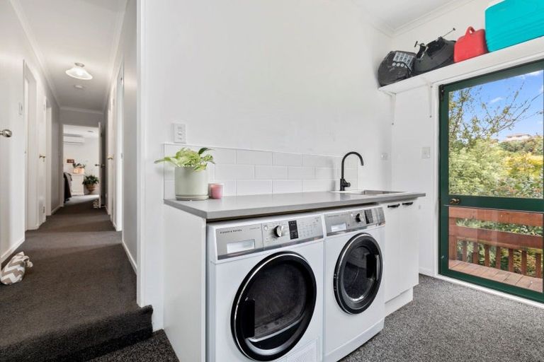 Photo of property in 8b Resolution Road, Welcome Bay, Tauranga, 3112