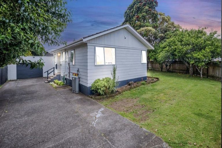 Photo of property in 1 Gibbons Road, Weymouth, Auckland, 2103