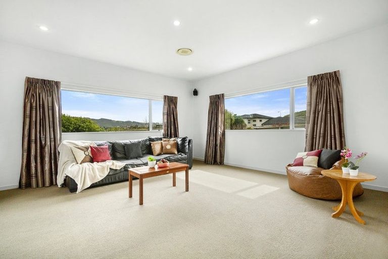 Photo of property in 15 Paparoa Crescent, Aotea, Porirua, 5024