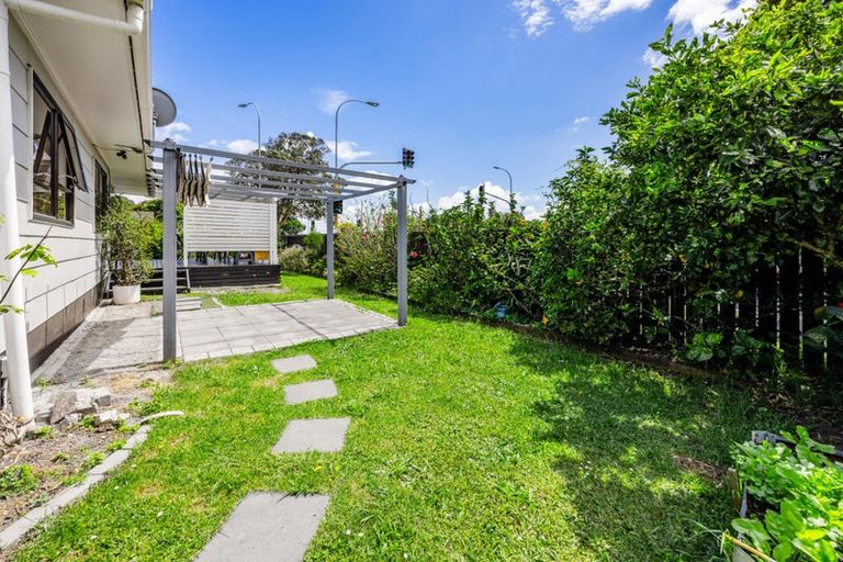 Photo of property in 1/2 Burundi Avenue, Clendon Park, Auckland, 2103