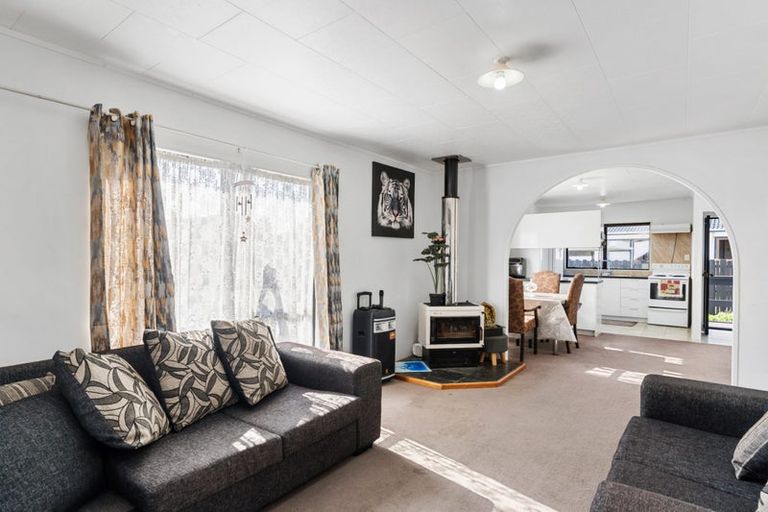 Photo of property in 8 Zurich Place, Weymouth, Auckland, 2103