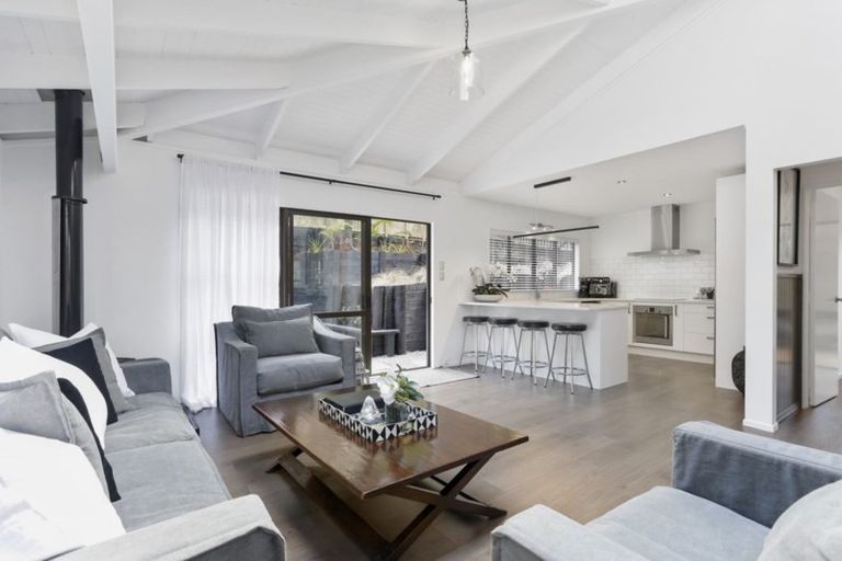 Photo of property in 3/57 Pupuke Road, Birkenhead, Auckland, 0627