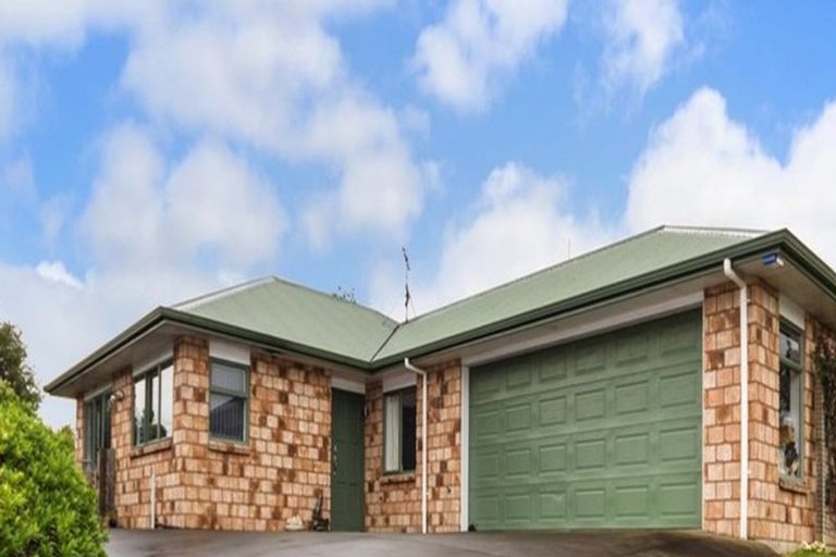 Photo of property in 10 Trillick Place, Tuakau, 2121