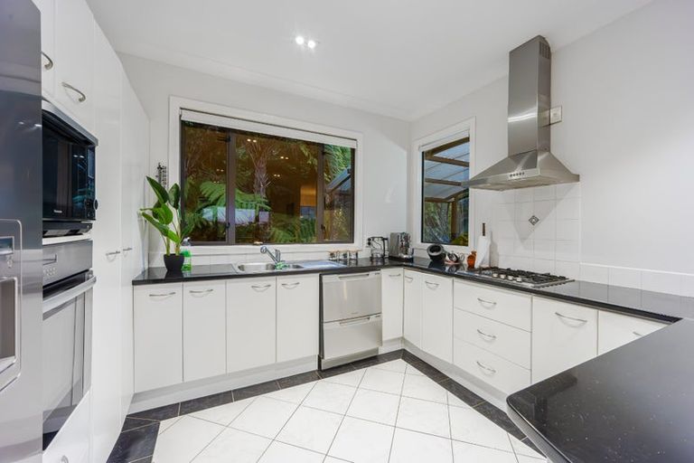 Photo of property in 36 Woodridge Avenue, Northcross, Auckland, 0630