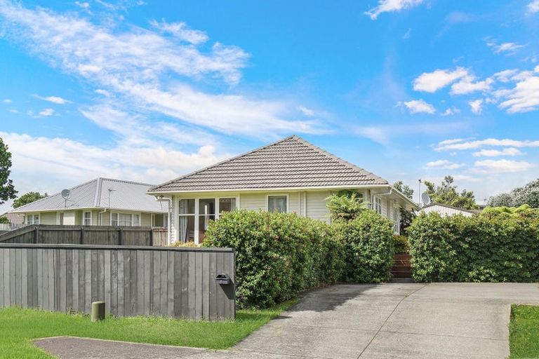 Photo of property in 5 Shamrock Lane, Te Atatu Peninsula, Auckland, 0610