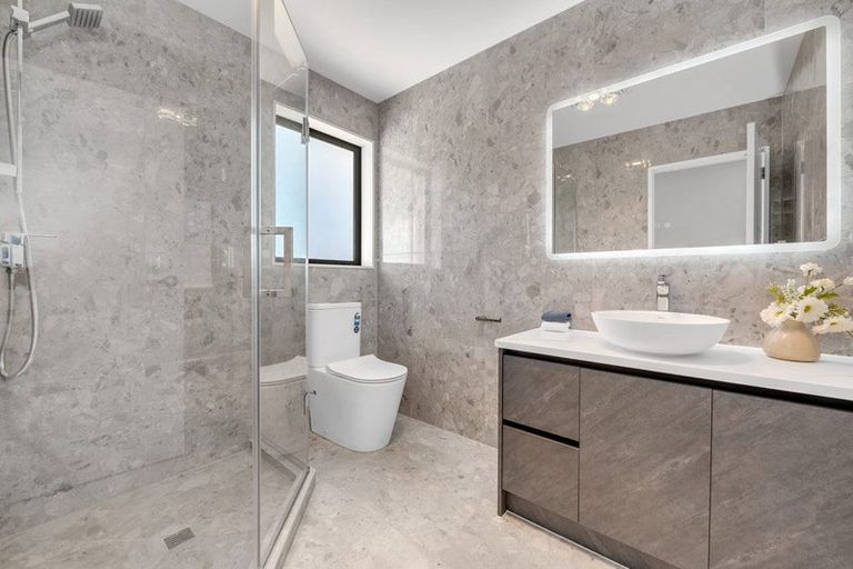 Photo of property in 24 Ballyalton Crescent, Flat Bush, 2019