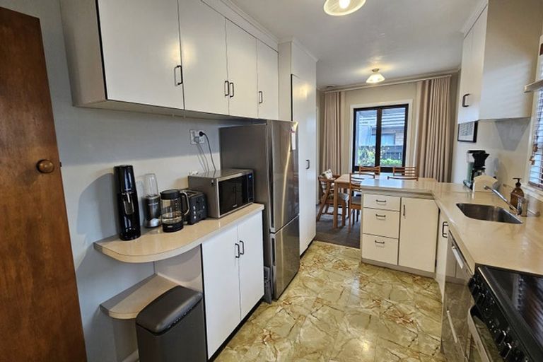 Photo of property in 10 Truby King Street, Merrilands, New Plymouth, 4312