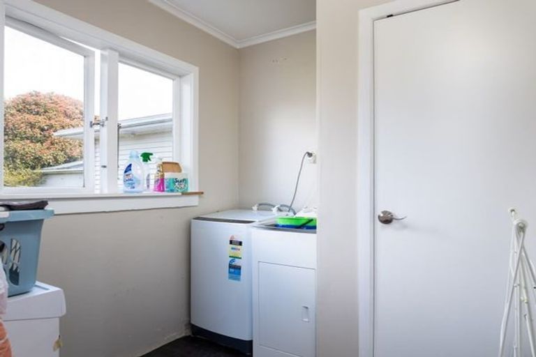 Photo of property in 6 Rarawa Place, Vogeltown, New Plymouth, 4310