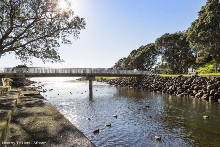 Photo of property in 1 Autere Street, Strandon, New Plymouth, 4312