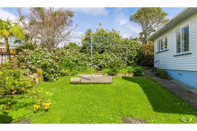 Photo of property in 62 Ocean View Road, Northcote, Auckland, 0627