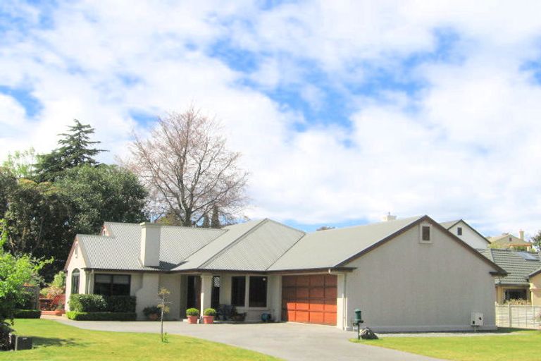Photo of property in 28 Kurupae Road, Hilltop, Taupo, 3330
