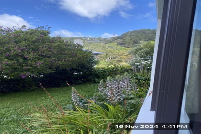 Photo of property in 1/2 Oriental Terrace, Mount Victoria, Wellington, 6011