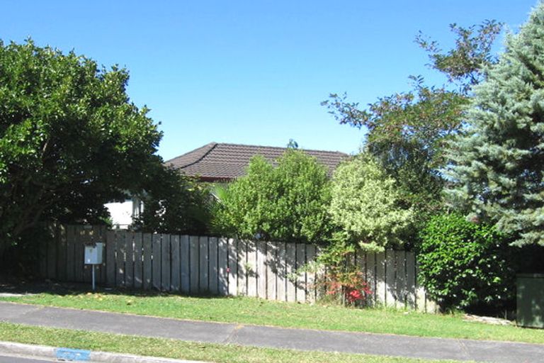 Photo of property in 1 Kayle Glen, West Harbour, Auckland, 0618