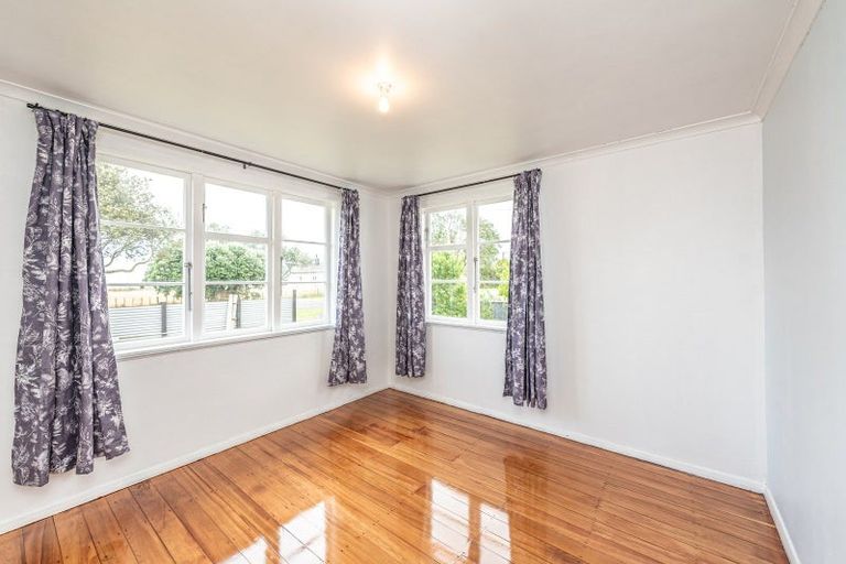 Photo of property in 104 Weraroa Road, Waverley, 4510