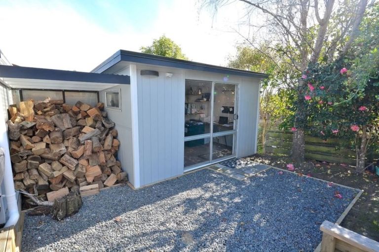 Photo of property in 17a Matenga Street, Waikanae, 5036
