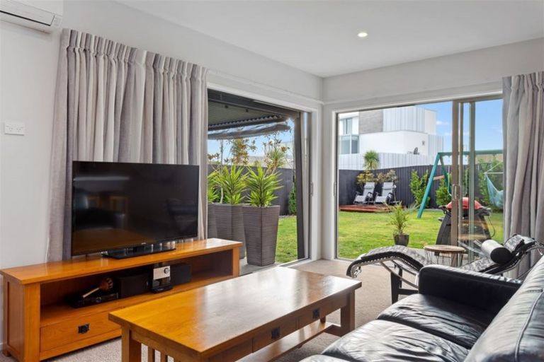 Photo of property in 94 Aston Drive, Waimairi Beach, Christchurch, 8083