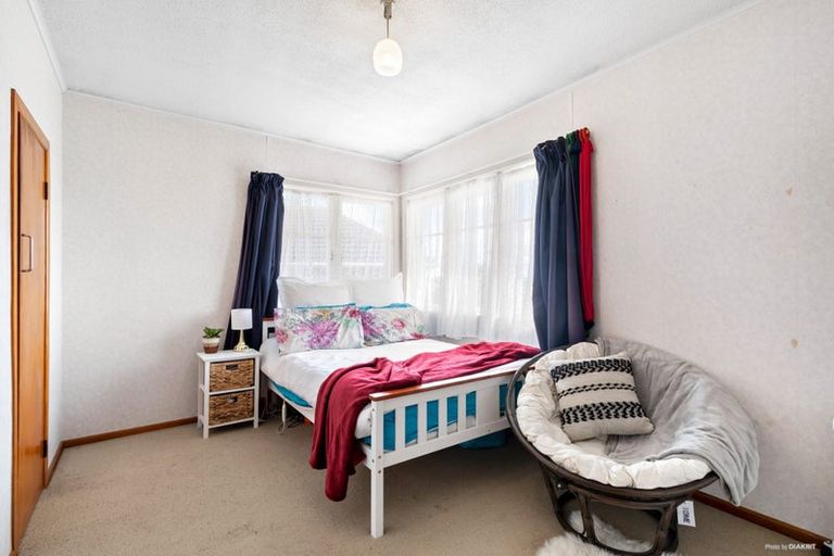 Photo of property in 26 Vodanovich Road, Te Atatu South, Auckland, 0610